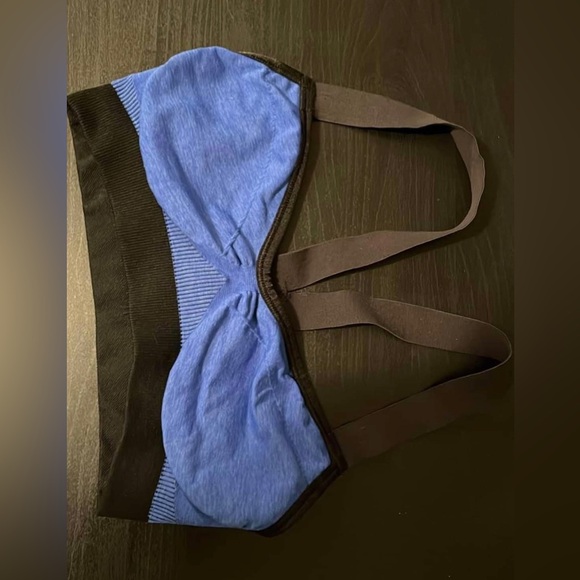 Lululemon Sport Bras Size 2 - Picture 2 of 4